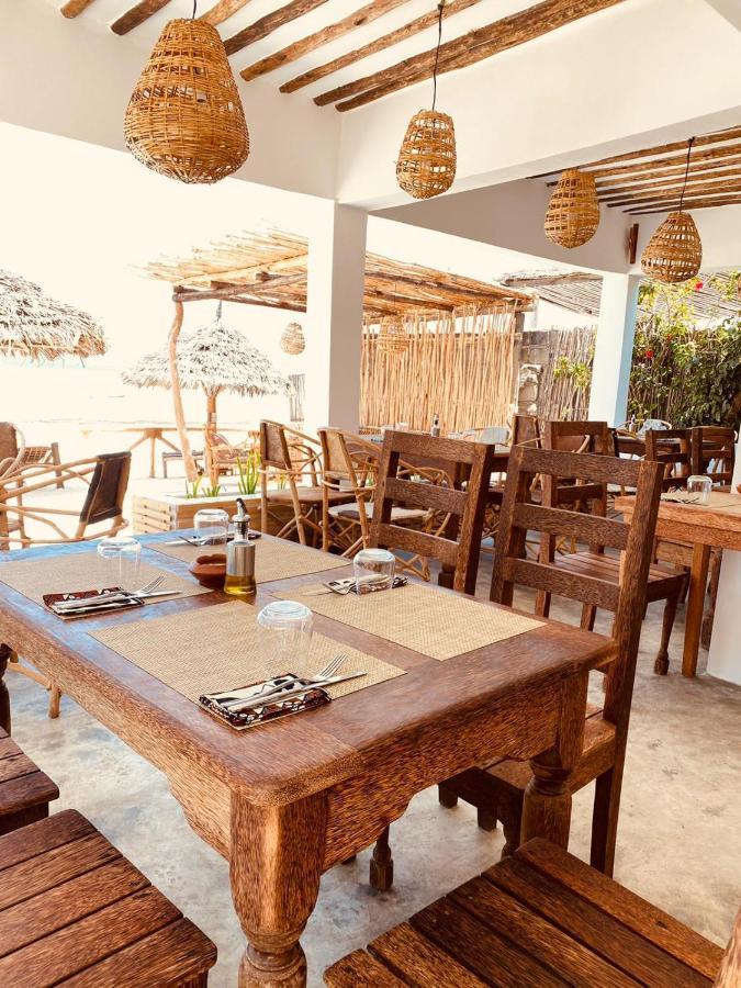 Helwas Zanzibar Beach Hotel Bwejuu Buitenkant foto