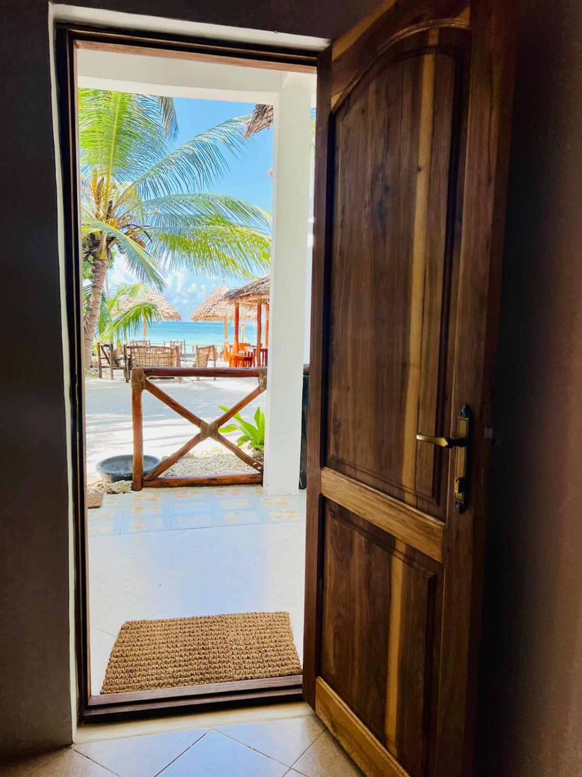Helwas Zanzibar Beach Hotel Bwejuu Buitenkant foto