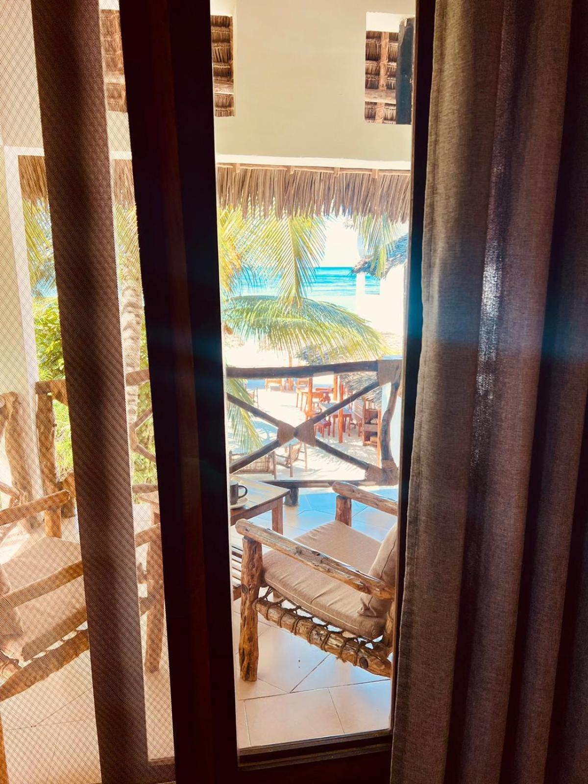 Helwas Zanzibar Beach Hotel Bwejuu Buitenkant foto